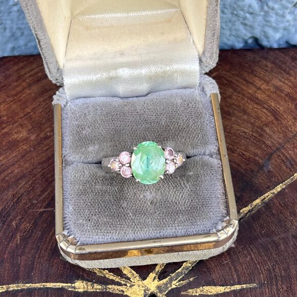 VIntage Green and Pink Cubic Zirconia Cocktail Ring Size 81/2 Jewelry pastel - Picture 1 of 10